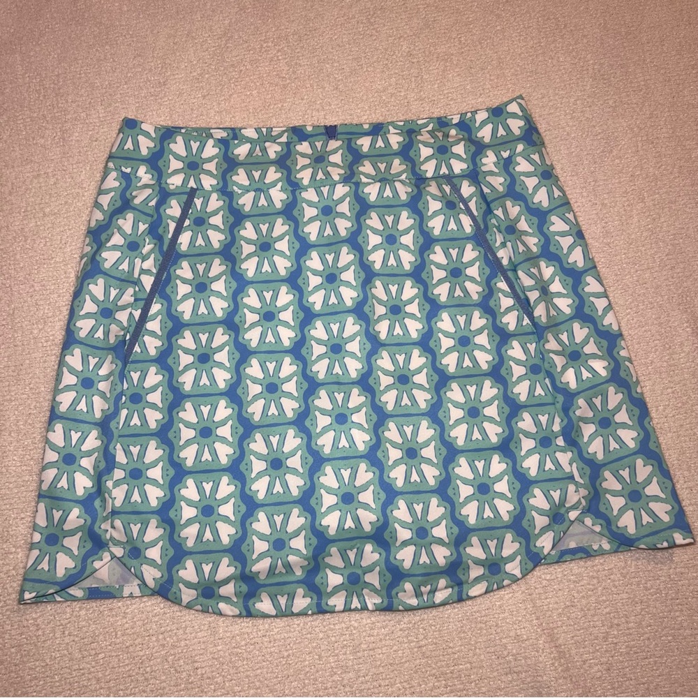 Vineyard Vines Performance Teal and White Patterned Mini Skort